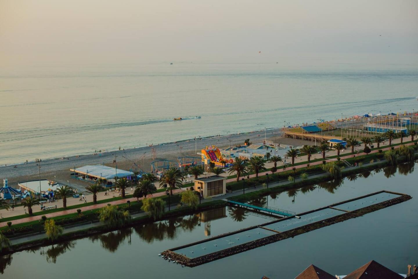 Luxury Orbi City Sea View Aparthotel Batumi Exterior foto